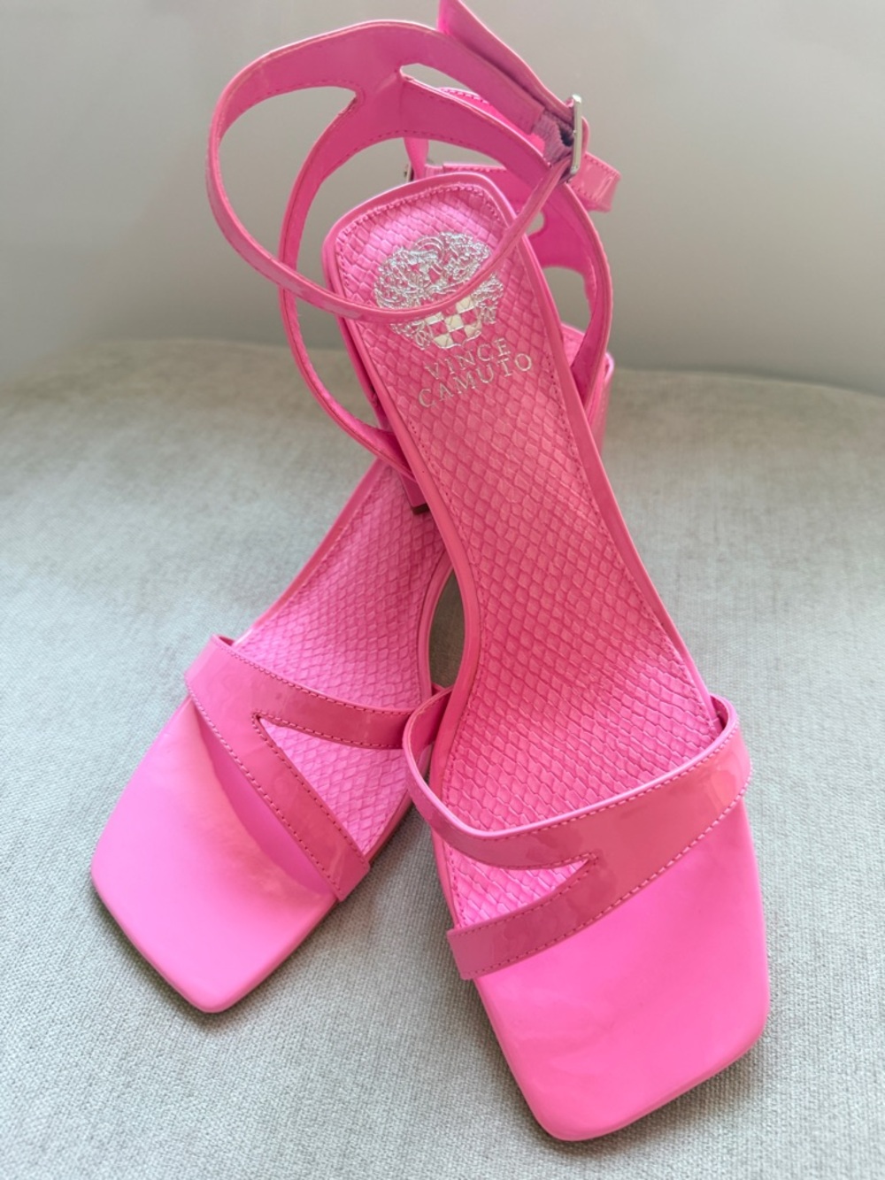 Vince Camuto Jarenn ankle-strap sandals bright Barbie pink Block Heel Size 9.5M